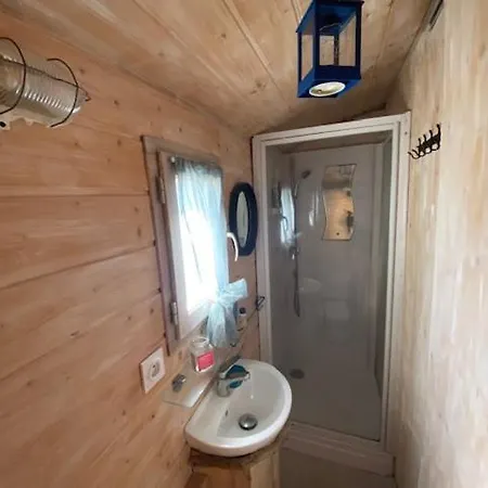 Roulotte 300 M De La Confort شقة *